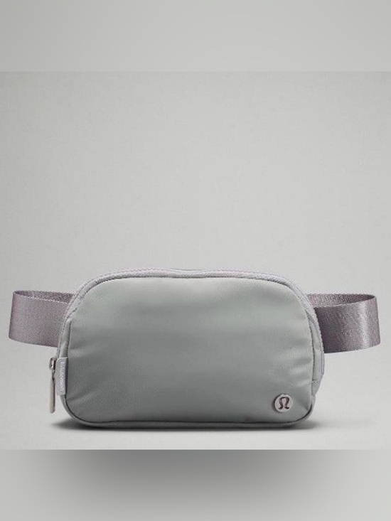 lululemon athletica Handbags - Lululemon everywhere belt Bag new